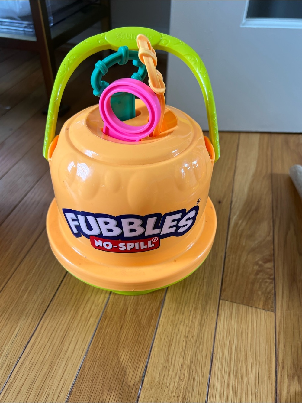 Fubbles No-Spill Bubble Bucket with Wands - Orange & Lime - Picture 4 of 4